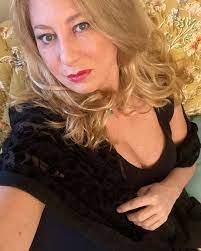Laura R., 52